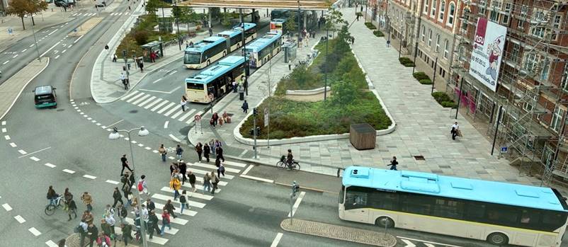 Et billede, der indeholder udendørs, bygning, køretøj, vej/gade

AI-genereret indhold kan være ukorrekt.